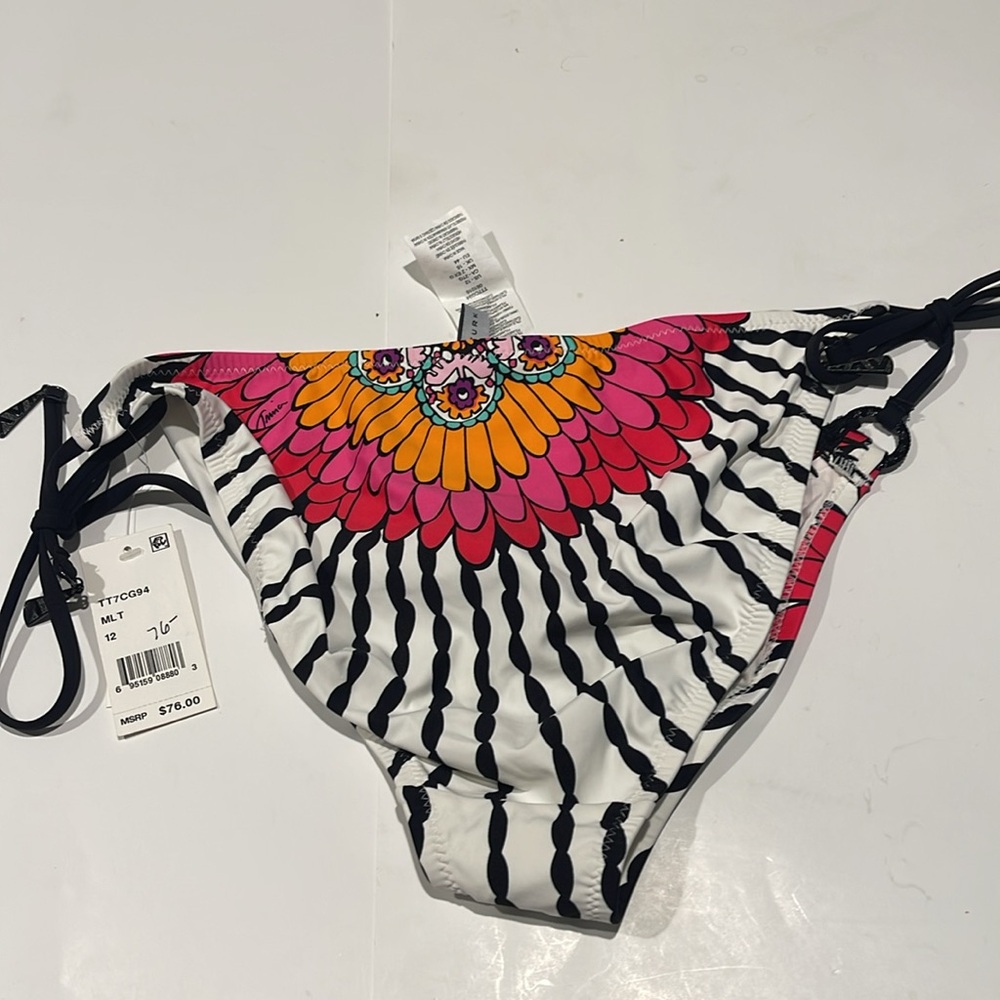 🇺🇸Trina Turk 12 retro boho eyelet crochet Women's Pink and Black Swim Bottom $76 - Picture 3 of 3